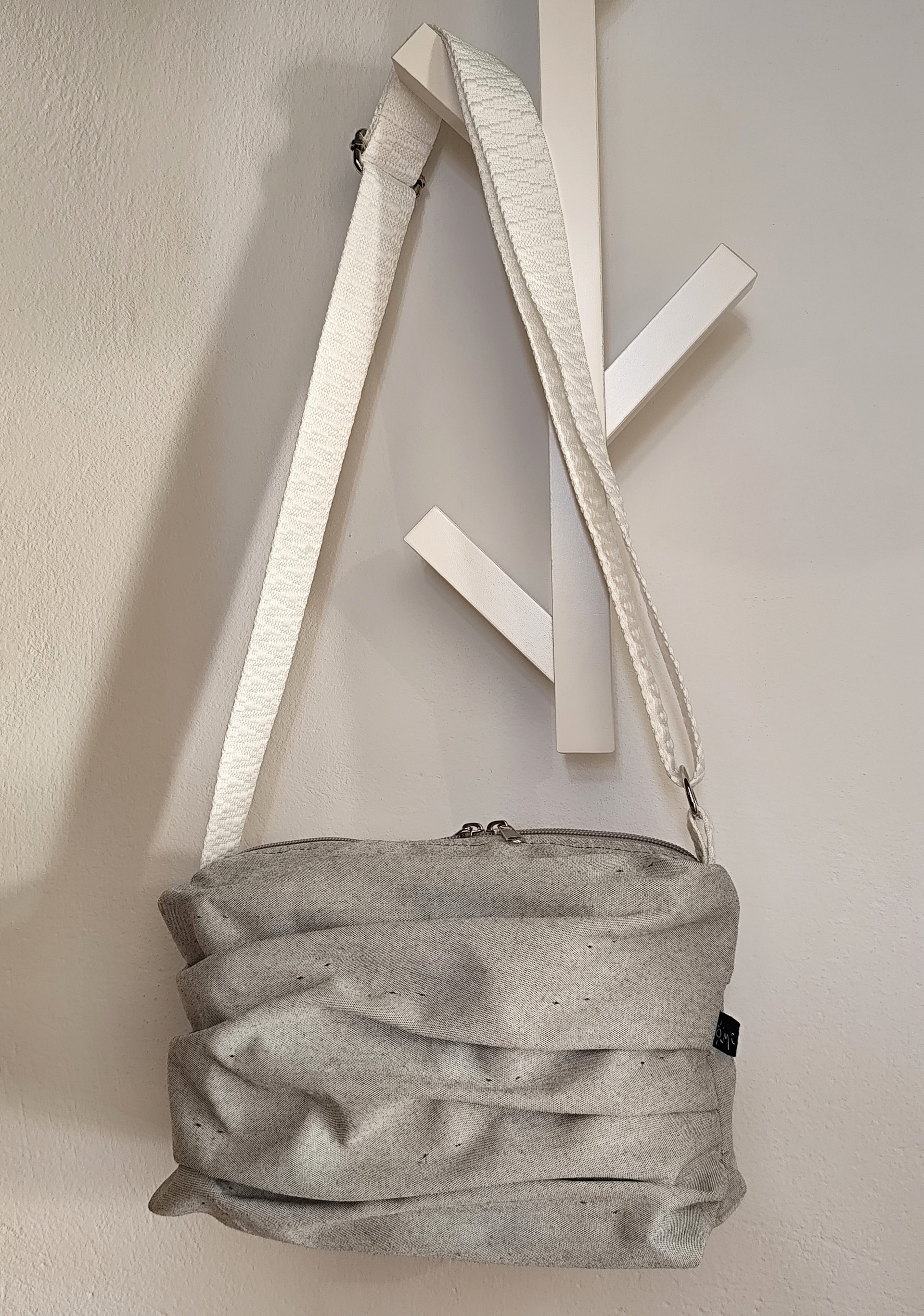 Wave Stitch Crossbody Bag Light Grey